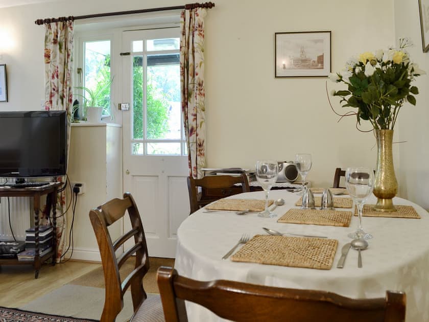 Living room/dining room | The Coach House, Chilworth, near Southampton