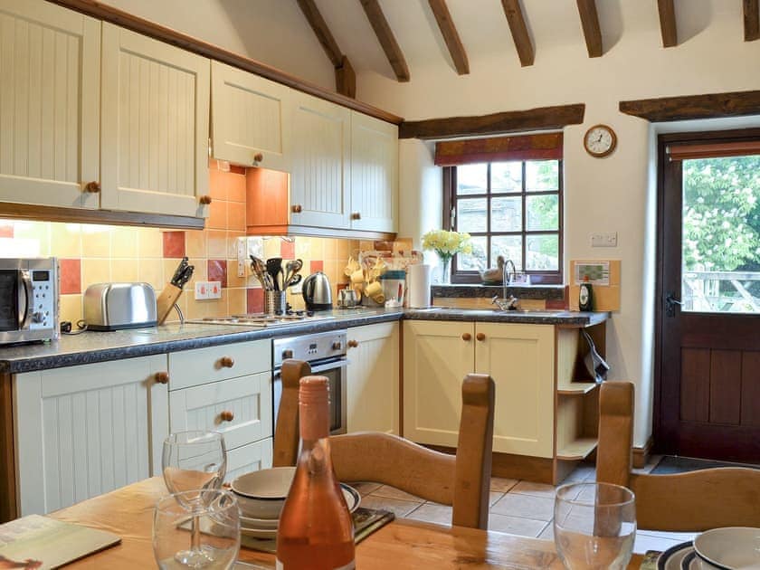 Well equipped kitchen/ dining room | Spring Cottage, Hollinsclough, near Buxton