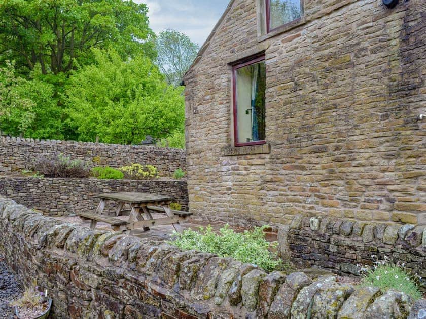Sitting-out-area | Spring Cottage, Hollinsclough, near Buxton