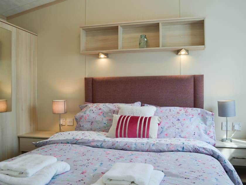 Double bedroom | Porthdy Crey r Wen - Neuadd Wen Cottages, Llanfachraeth, near Holyhead