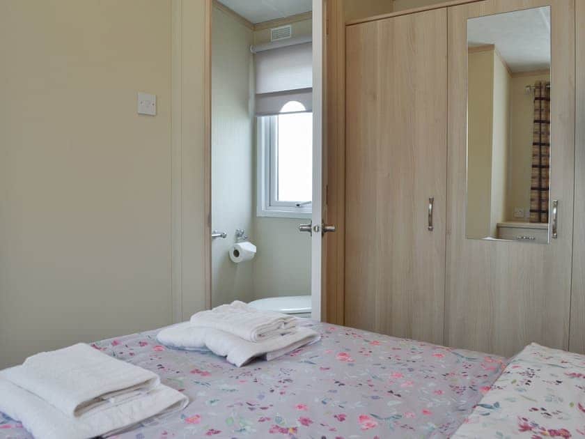Double bedroom | Porthdy Crey r Wen - Neuadd Wen Cottages, Llanfachraeth, near Holyhead