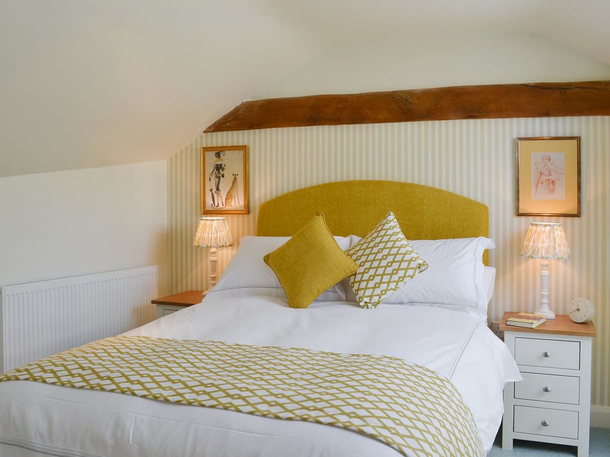 Wrelton Holiday Cottage sleeps 3 - West Wood Hideaway ( Ref UK2505 ) Self Catering Accommodation near Pickering North Yorkshire