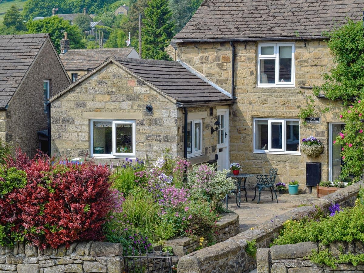 The Causeway Ref 30296 In Eyam Near Bakewell Derbyshire