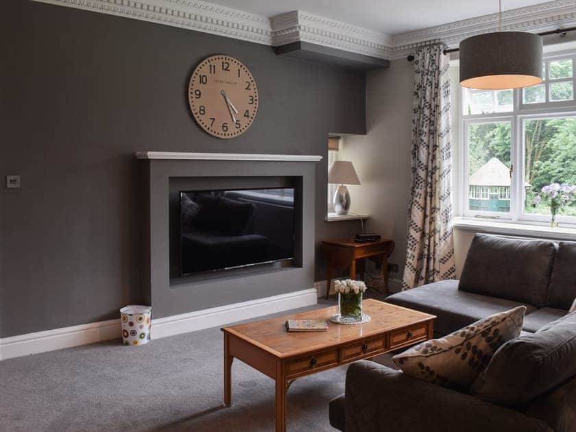 Living room with dining area | Meadowcroft No 4 - Meadowcroft, Bowness on Windermere