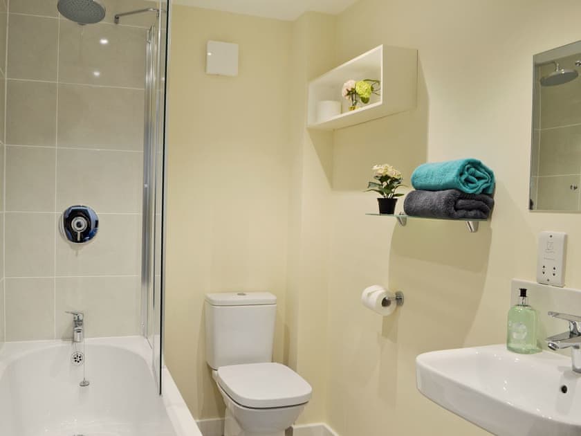 Well presented bathroom | Cornbrash Farm Cottage, Earlsdown, near Heathfield