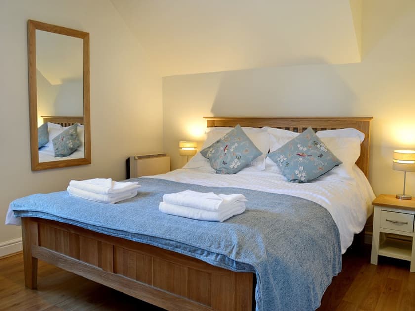 Relaxing double bedroom with kingsize bed | Hindscarth, Keswick