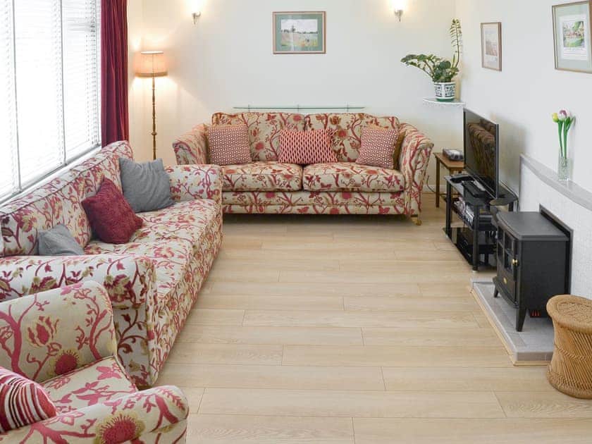 Spacious living room | Silverdale, Bacton, near Happisburgh
