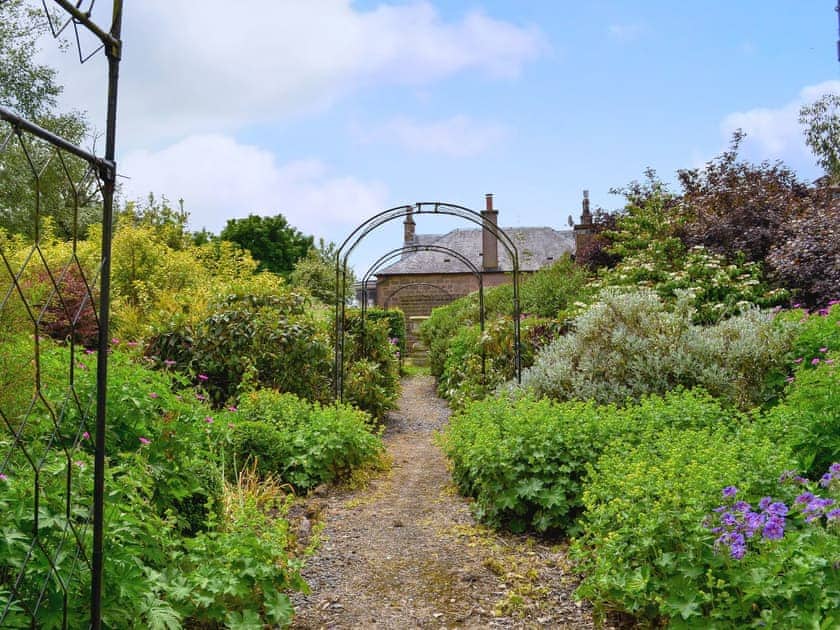 Garden and grounds | Gilmilnscroft Estate - Gilmilnscroft Gatehouse, Gilmilnscroft Estate - The Old Stables - Gilminscroft Estate, Sorn, near Ayr