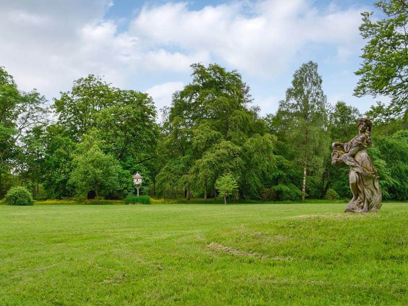 Spacious garden and grounds | Gilmilnscroft Estate - Gilmilnscroft Gatehouse, Gilmilnscroft Estate - The Old Stables - Gilminscroft Estate, Sorn, near Ayr
