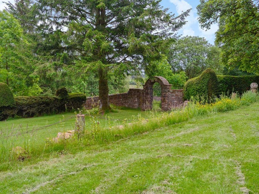 Garden and grounds | Gilmilnscroft Estate - Gilmilnscroft Gatehouse, Gilmilnscroft Estate - The Old Stables - Gilminscroft Estate, Sorn, near Ayr
