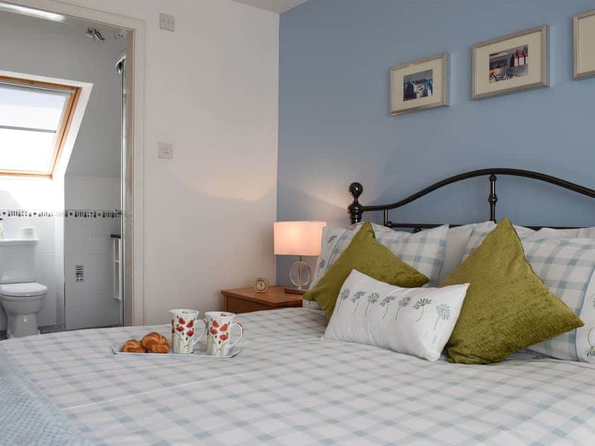 Double bedroom with en-suite | Island View, Crail, near Anstruther