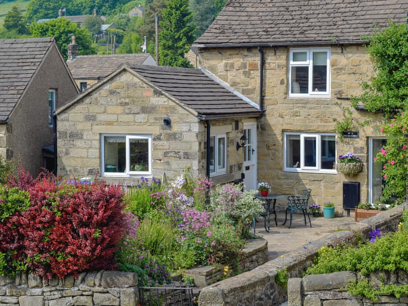 Attractive holiday accommodation | The Causeway, Eyam, near Bakewell