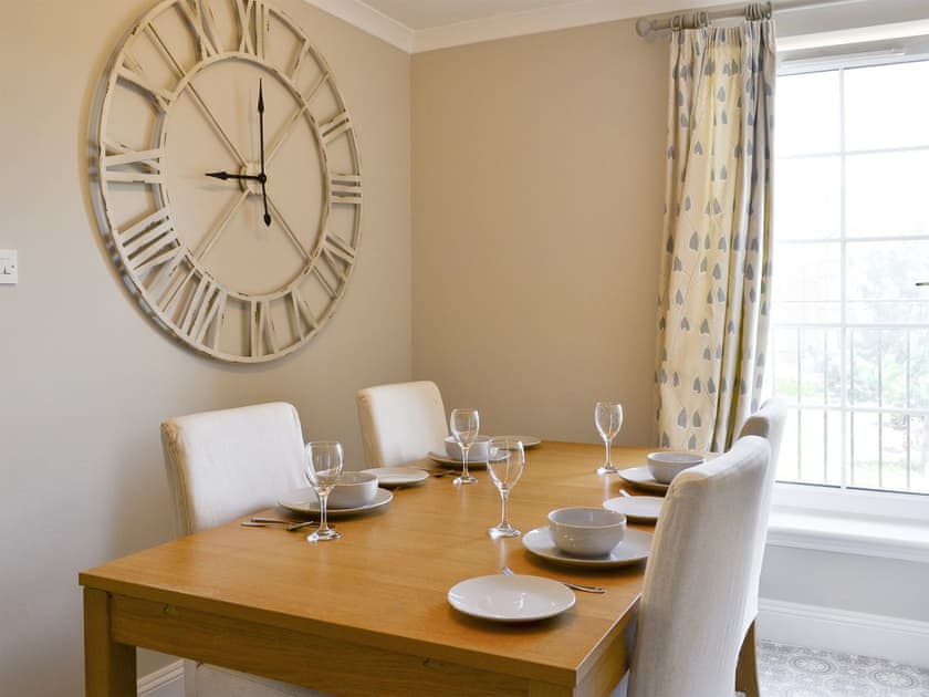 Light and airy dining space | Powderhall Brae, Edinburgh