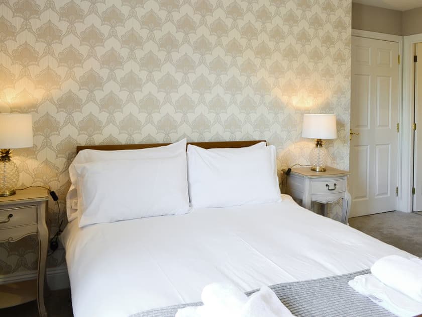Comfortable en-suite master bedroom | Powderhall Brae, Edinburgh