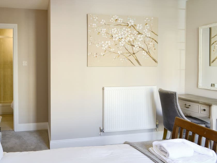 Dressing area within the en-suite master bedroom | Powderhall Brae, Edinburgh