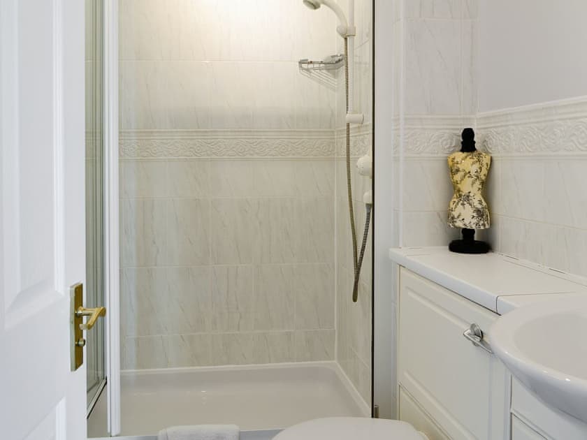 En-suite shower room | Powderhall Brae, Edinburgh