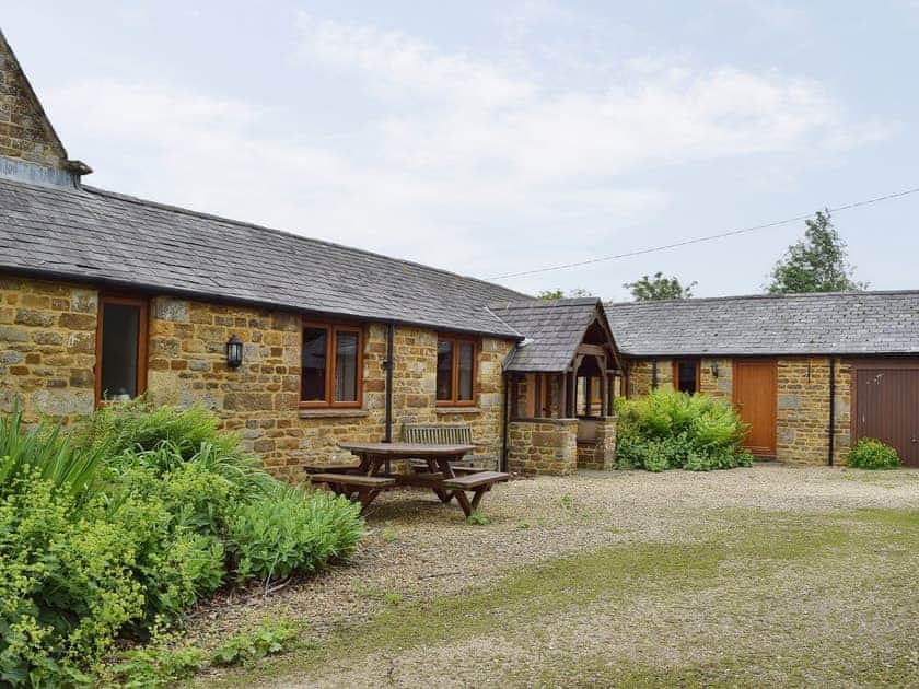 Thoughtfully-converted former agricultural building | Swallow Barn, Warkworth, Banbury