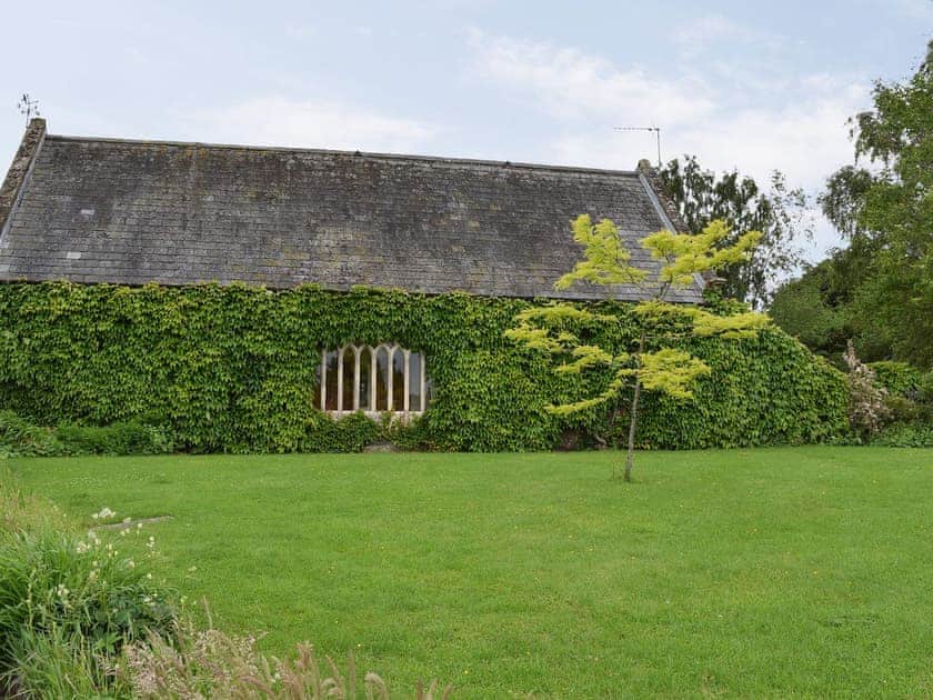Charming ivy-clad holiday cottage | Swallow Barn, Warkworth, Banbury