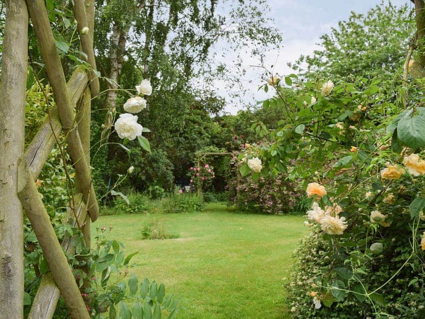 Well-established and well-tended garden | Swallow Barn, Warkworth, Banbury