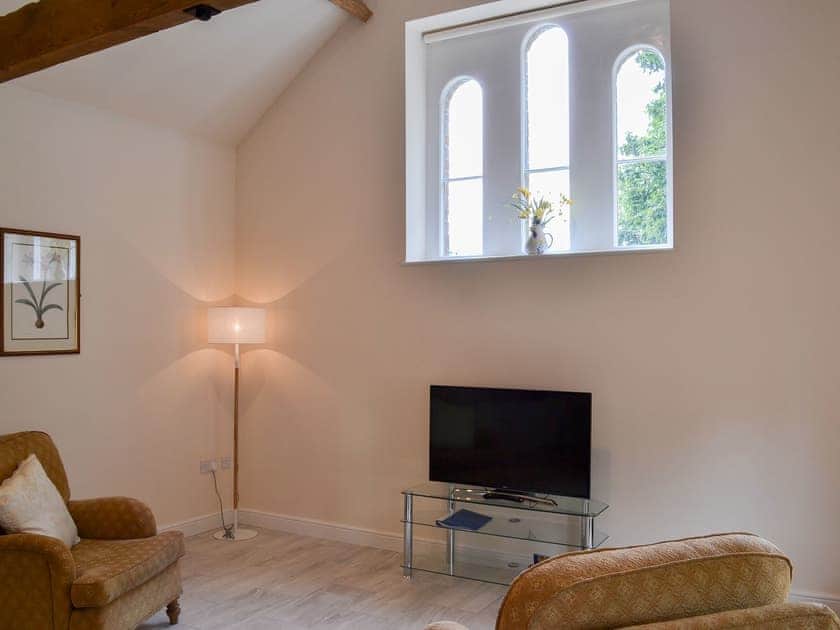 Light and airy beamed living area | Hen House - Chestnuts Farm Cottages, Binbrook, near Market Rasen