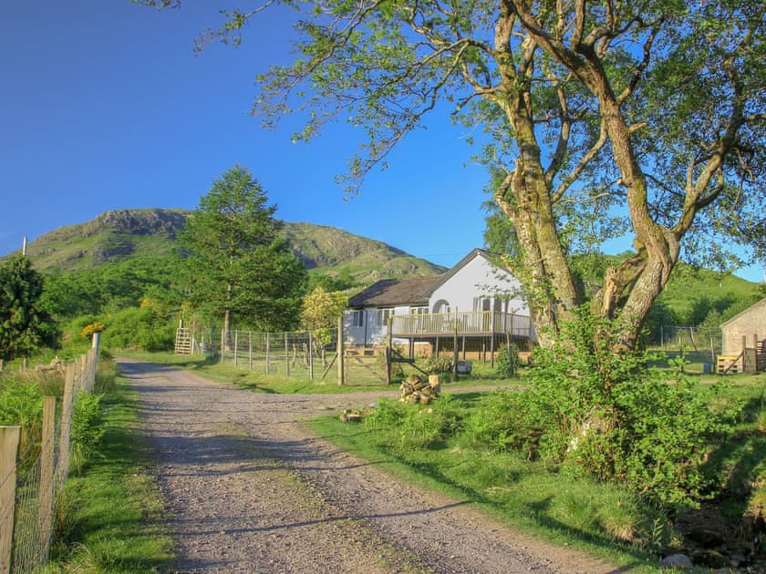 Holiady home in a fantastic location | Invernoe Cottage, Taynuilt, near Oban