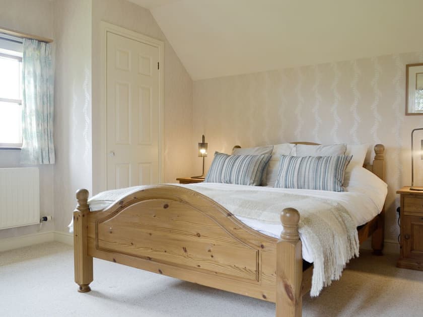 Comfortable second en-suite double bedroom | Green Lane Cottage, Aberhafesp, near Newtown