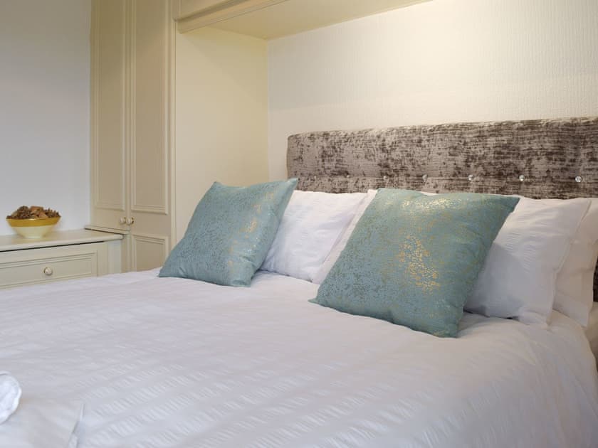 Peaceful double bedroom | Awelfryn, Llandybie, near Llandeilo