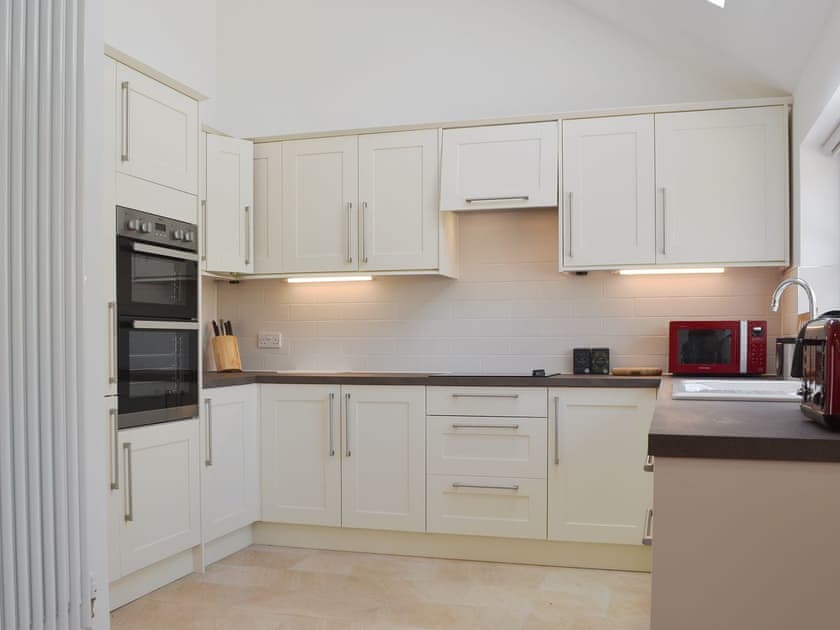 Spacious, well equipped kitchen | The Hop Cottage - Castle Properties, Ashperton, near Ledbury