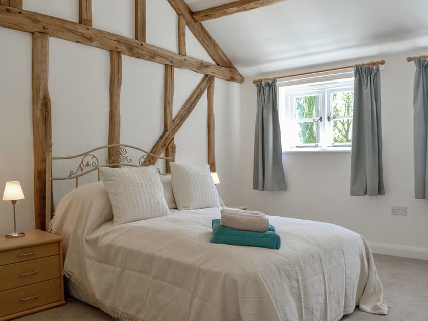 Delightful double bedroom | The Hop Cottage - Castle Properties, Ashperton, near Ledbury