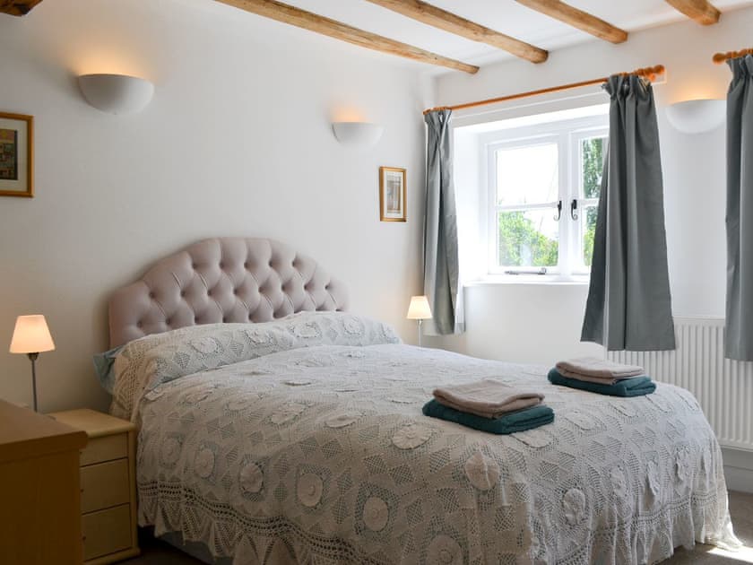 Attractive double bedroom | The Hop Cottage - Castle Properties, Ashperton, near Ledbury