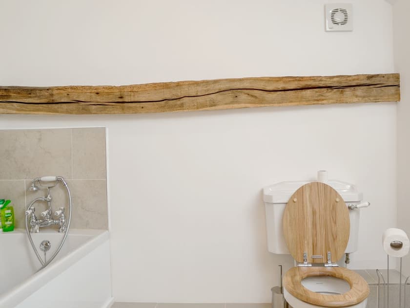 Bathroom | The Hop Cottage - Castle Properties, Ashperton, near Ledbury