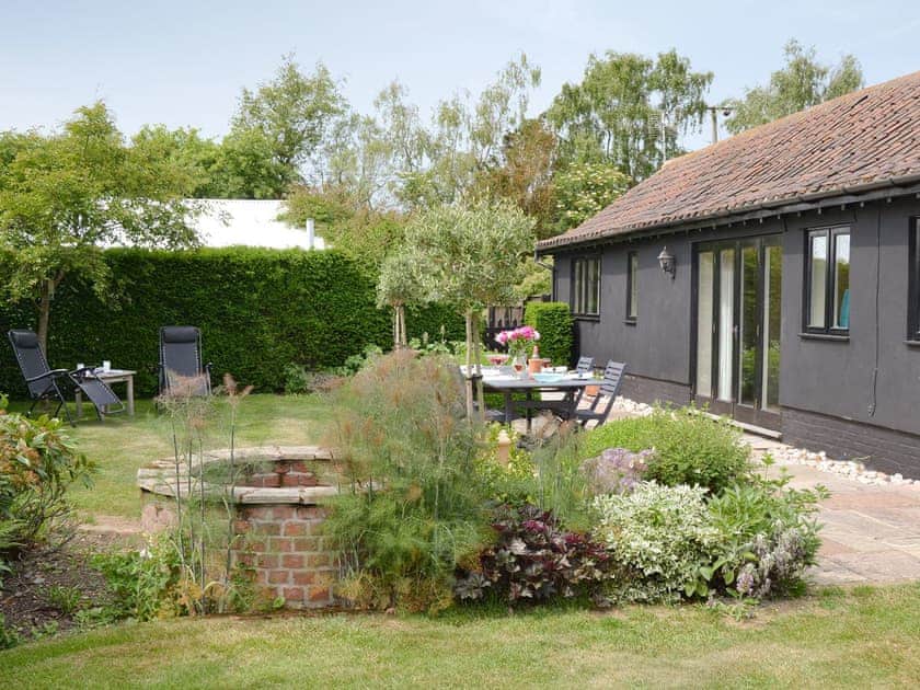 Charming detached holiday cottage | The Stables, Occold, near Eye