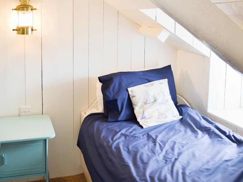 Cosy and comfortable twin bedded room | Beach Corner Cottage, Gorran Haven, near St Austell