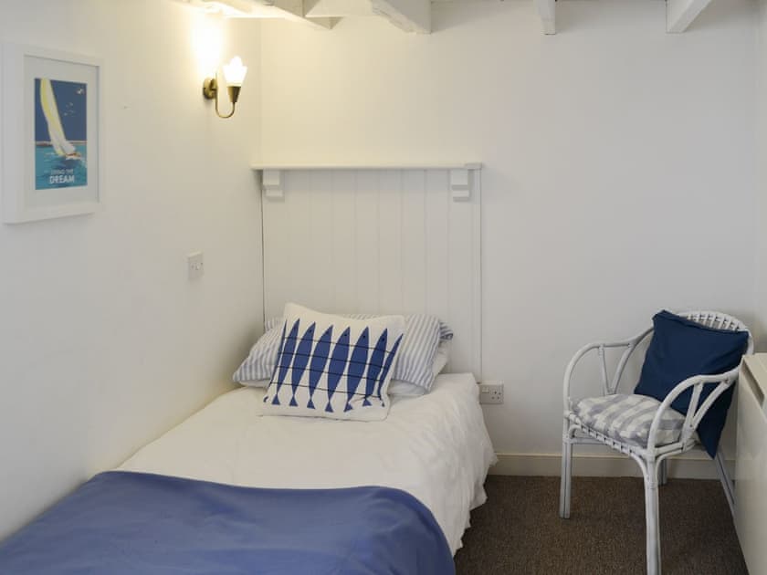 Well appointed twin bedroom | Beach Corner Cottage, Gorran Haven, near St Austell