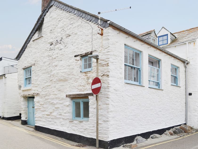 Charming former fisherman’s premises close to the sea front | Beach Corner Cottage, Gorran Haven, near St Austell