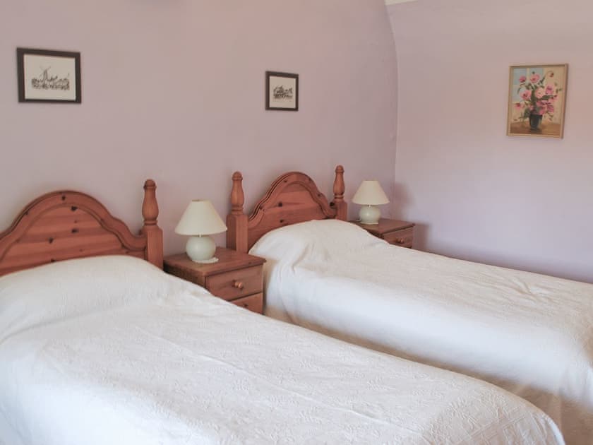 Twin bedroom | The Old House, Potash Farm, Mellis