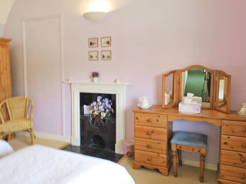 Twin bedroom | The Old House, Potash Farm, Mellis
