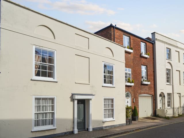 Captains Row Ref Py4 In Lymington New Forest Hampshire