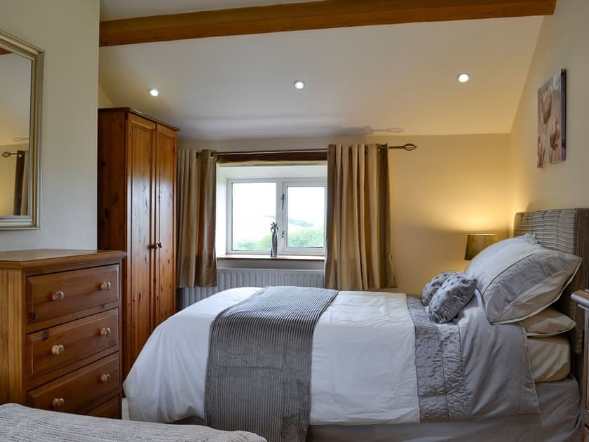 Twin bedroom with single and three-quarter bed | Farm Cottage - Springfield Farm Cottages, Bigrigg, near Egremont