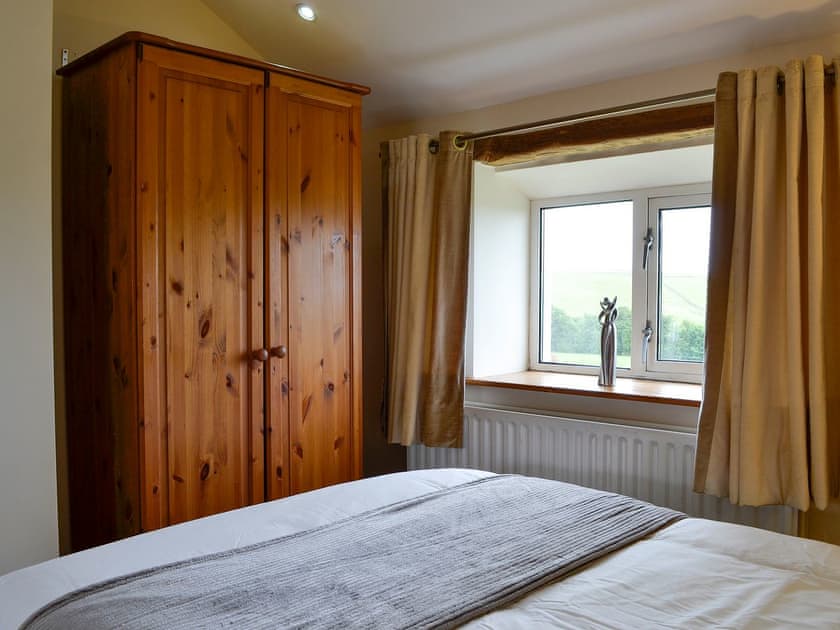 Well-appointed twin bedded room | Farm Cottage - Springfield Farm Cottages, Bigrigg, near Egremont