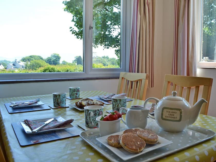 Inviting breakfast area | Didfa, Llangoed, near Beaumaris
