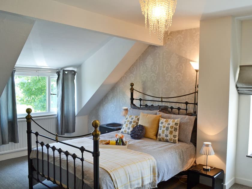 Stylishly furnished double bedroom with en-suite bathroom | Didfa, Llangoed, near Beaumaris