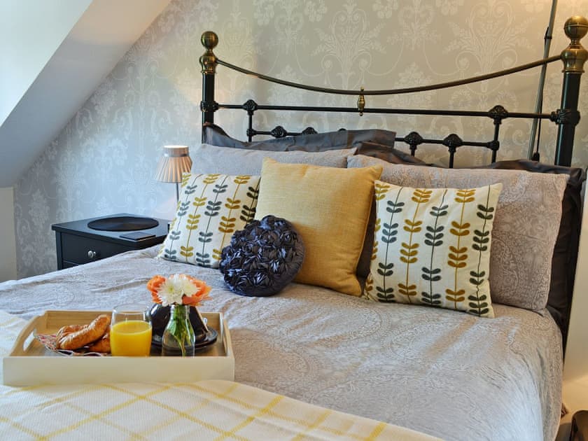 Stylishly furnished double bedroom with en-suite bathroom | Didfa, Llangoed, near Beaumaris