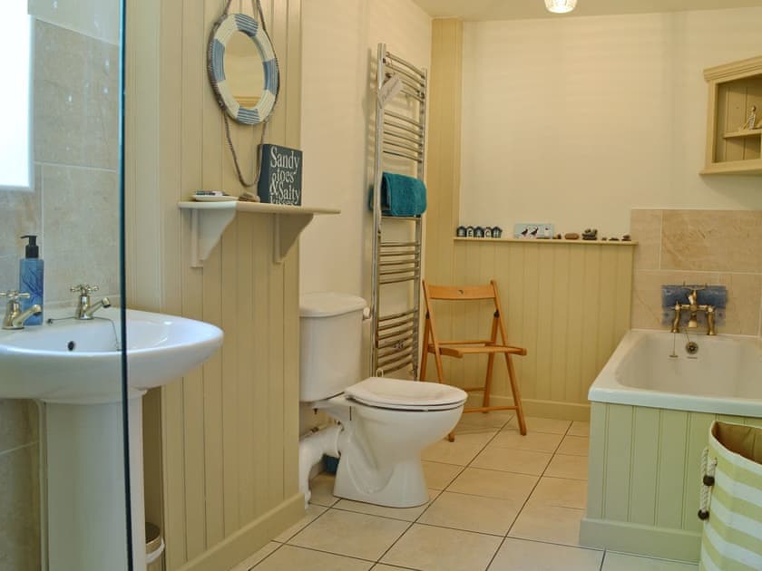 Generous sized wet room | Didfa, Llangoed, near Beaumaris