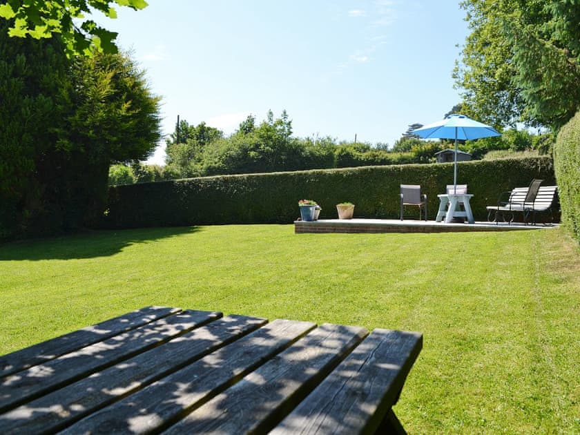 Peaceful garden with sitting-out area | Didfa, Llangoed, near Beaumaris
