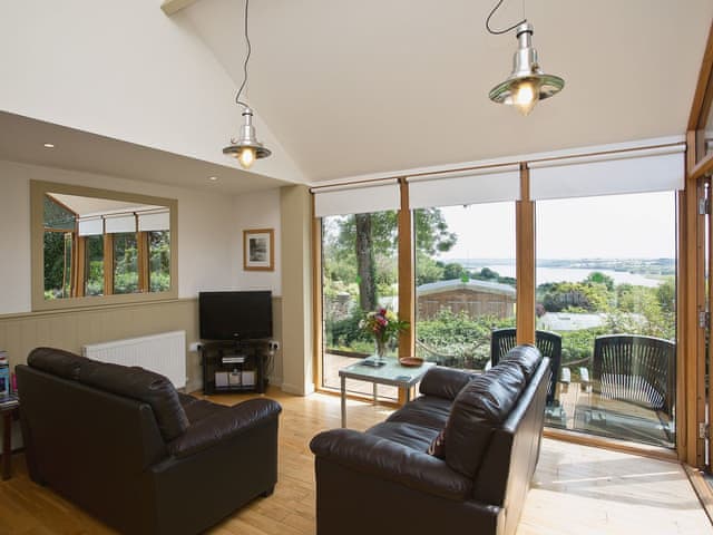 Hewton House And Cottages Driftwood Ref Haau In Weir Quay