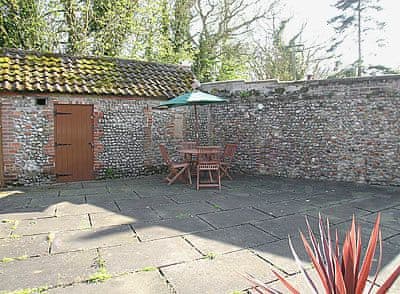 Sitting-out-area | Cobble Stones, Holt