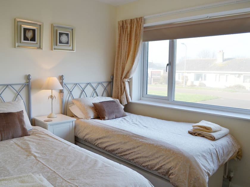 Welcoming and attractive twin bedd room | Longstone Bungalow, Beadnell