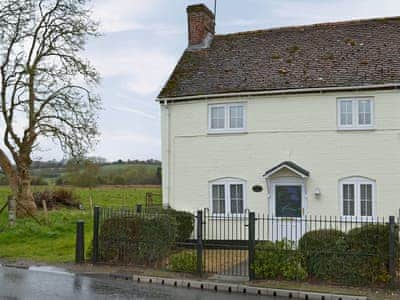 Homestead Cottage Ref 19133 In Downton Wiltshire Cottages Com