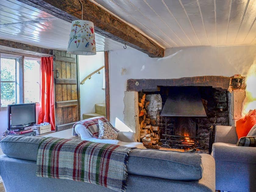 Living room/dining room | Driftcombe Farmhouse, Bisley